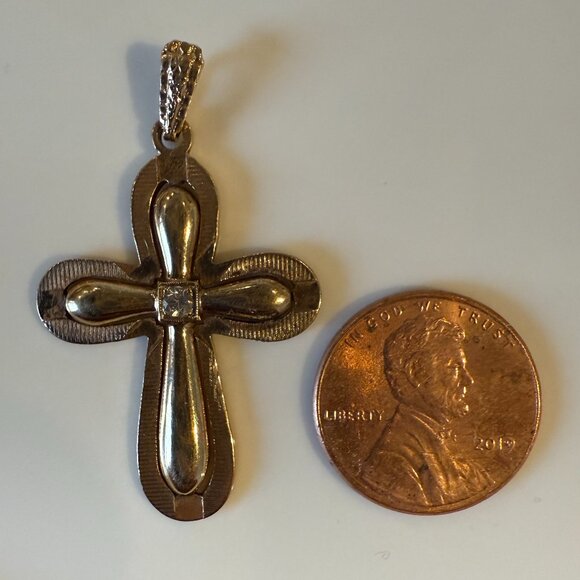 14K Yellow Gold Cross Pendant Charm 4.9 g - Picture 3 of 7